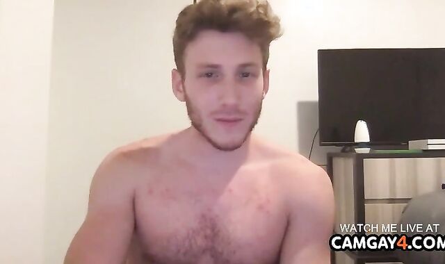 Bearded twink Fapping In Live