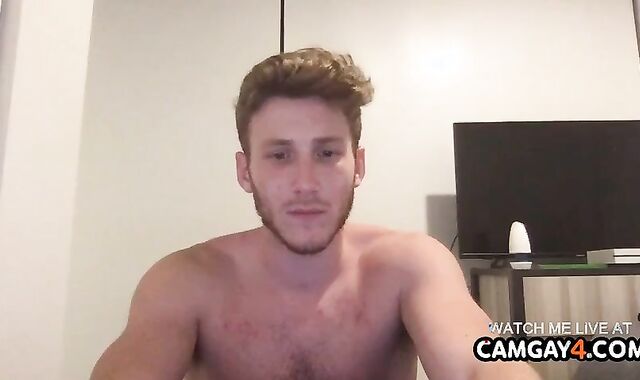 Bearded twink Fapping In Live