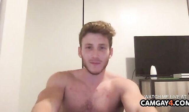 Bearded twink Fapping In Live