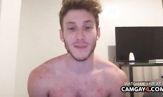 Bearded twink Fapping In Live