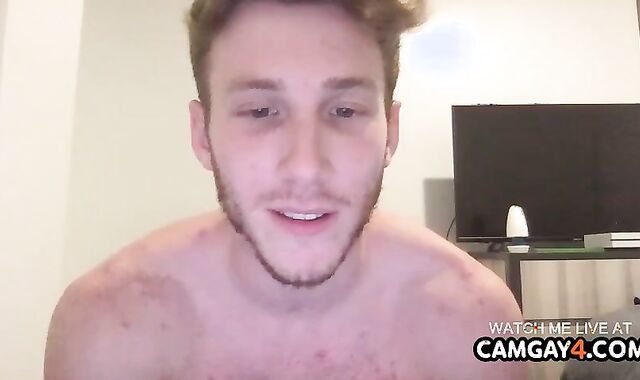 Bearded twink Fapping In Live