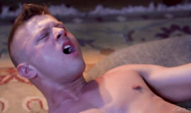 Falcon Studios: Reality tongue Colton Reece & Austin Avery