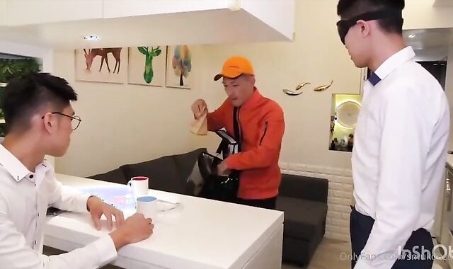 Delivery 3-some