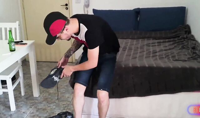 Brunão Realizando Fetiche Do BB Com Erick Diaz, Com Muita Gozada Na Cara E No Cuzinho. Vídeo Completo No CRIMSON E No we