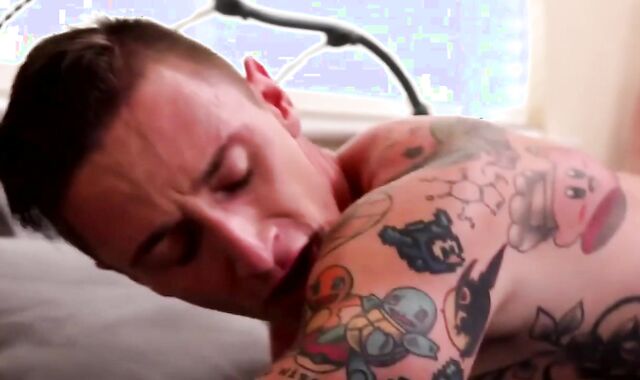 Hetero stud receives A fag deepthroat