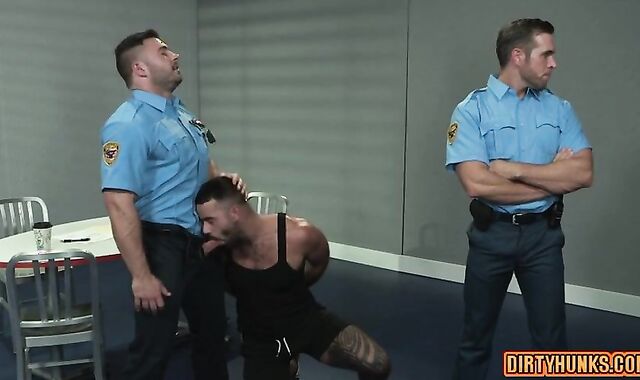 Muscle Teddy threeway With cum-shot