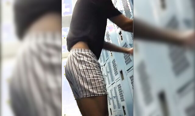 Twink Undresses for the Cam