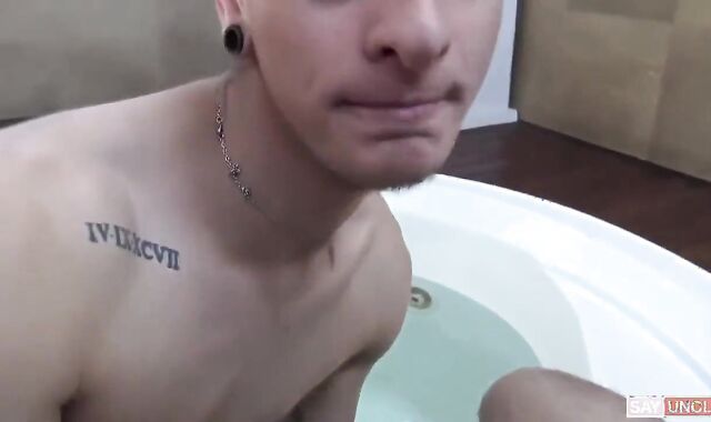 faggot masculines In The Pool, Theesome