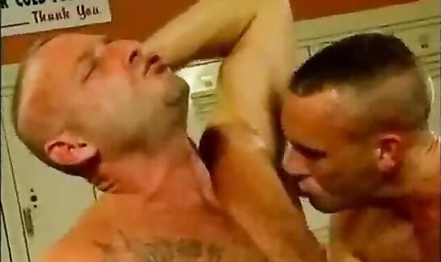 Locker Apartment 3-some