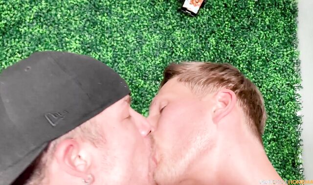 NextDoorHomemade - Aspen & Roman Todd sans a condom threeway
