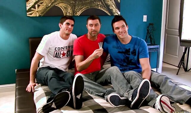 NextDoorStudios - Justin 3some gig