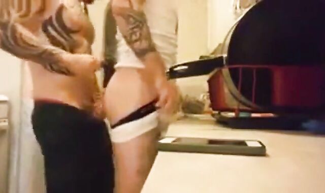 Big-Cock Amateur Bareback in the Kitchen