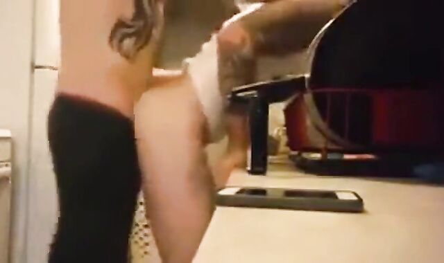 Big-Cock Amateur Bareback in the Kitchen