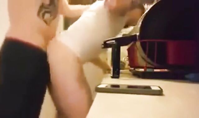 Big-Cock Amateur Bareback in the Kitchen