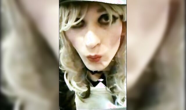 Sissy Sandra Poses in Leather: Amateur Crossdresser Twink