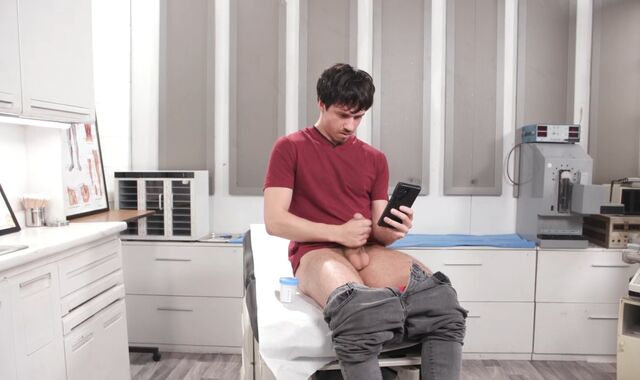 TS nurse helps sperm donor cum fast by sucking it