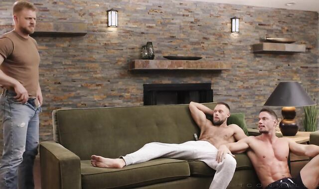 Icon Masculine: Falcon's Sweeties Get Nailed