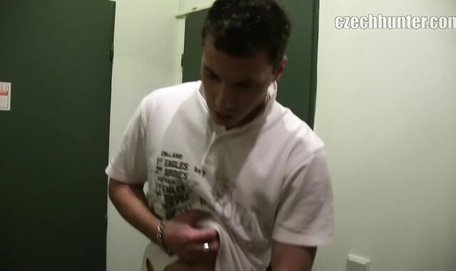 An non-pro guy from Prague wanks off and goo