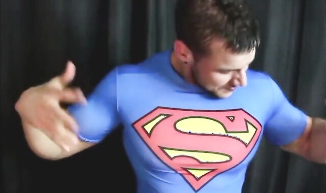 Superman Ripples His big Muscles