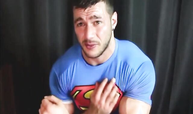 Superman Ripples His big Muscles