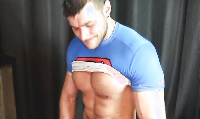 Superman Ripples His big Muscles