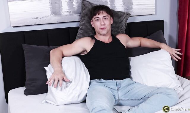 ChaosMen: Muscular Archie Paige draining