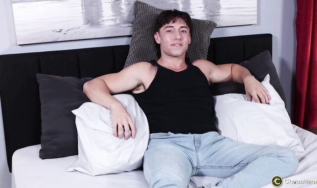ChaosMen: Muscular Archie Paige draining