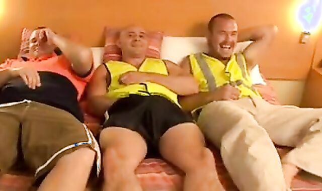 fag Australian trio Way