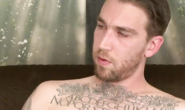 Tattooed gay-for-pay fellow enjoys playgirl's bums