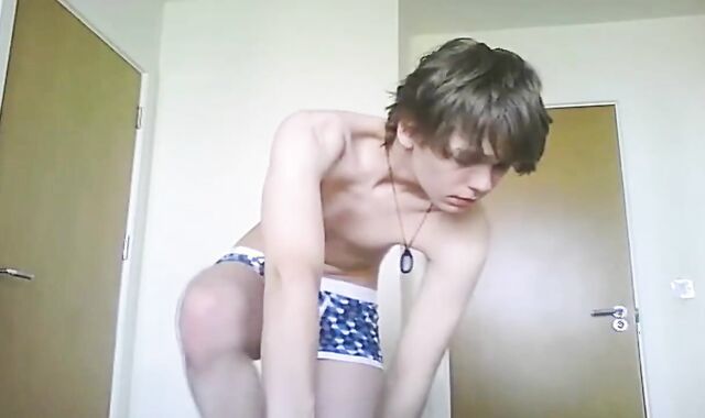 twunk Milking On web cam