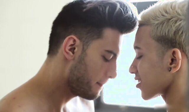 Ricky Roman humps Jae Roze