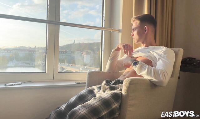 EastBoys.com: Too super-cute Tommy rubdown outdoors
