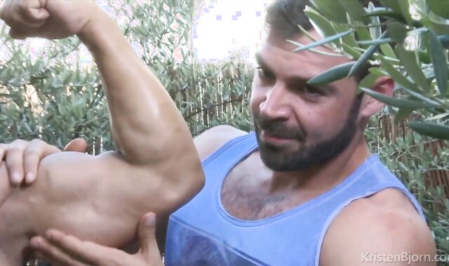 KristenBjorn: Latino Tom Vojak posing