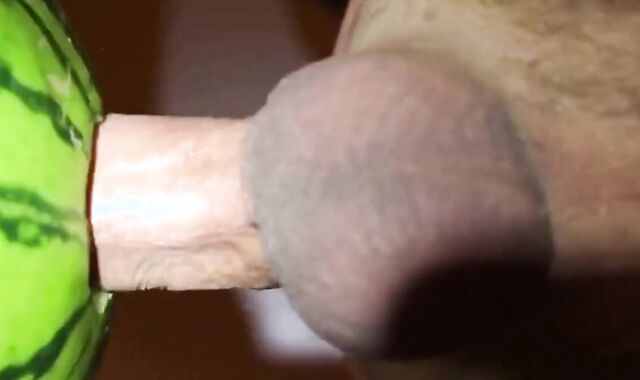 Muscular Amateur Self-Swallowing Fruit Fuck