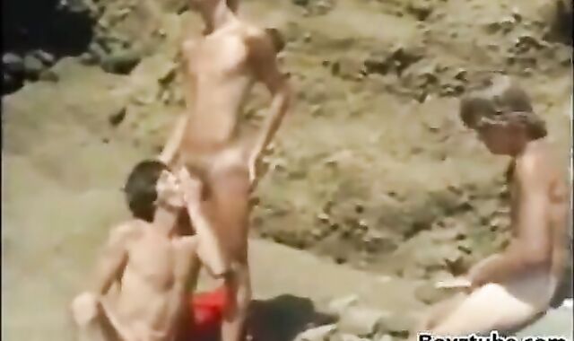 ANTIQUE 70'S SURF teenagers HAVING A 3-some