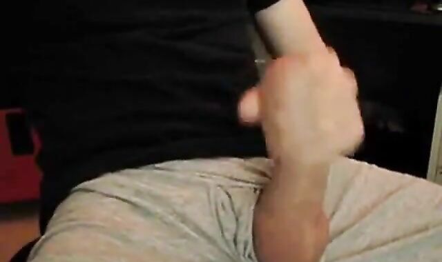 Amateur Twink Masturbates on Webcam 4
