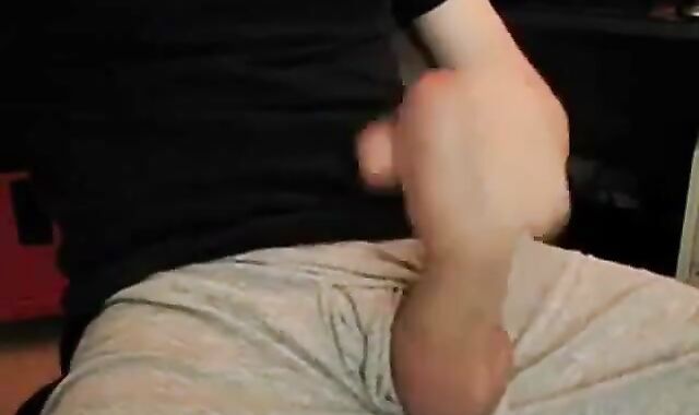 Amateur Twink Masturbates on Webcam 4