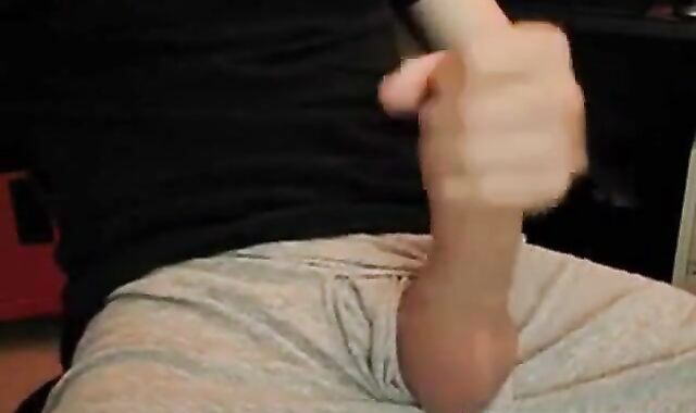Amateur Twink Masturbates on Webcam 4