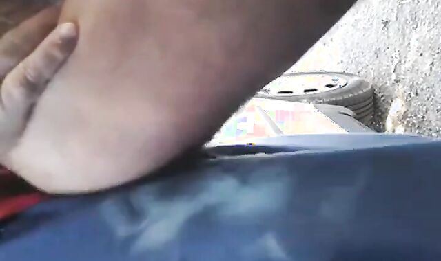 Papito me coje en el estacionamiento