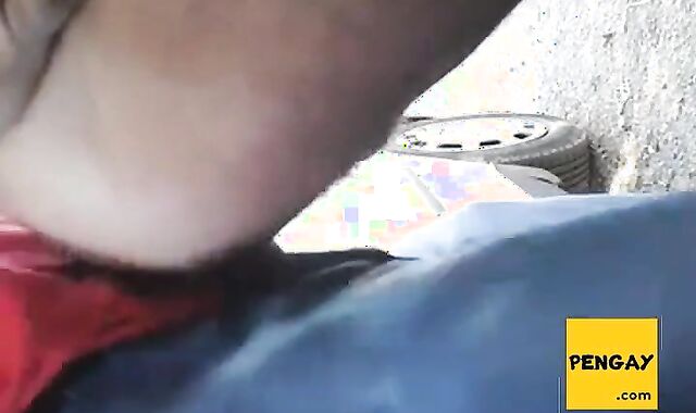 Papito me coje en el estacionamiento