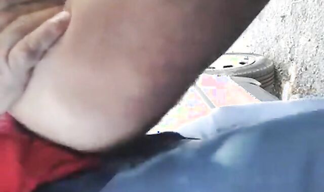 Papito me coje en el estacionamiento