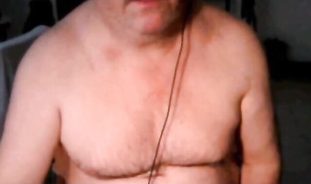 Mature Argentinian Bear Wanks and Cums