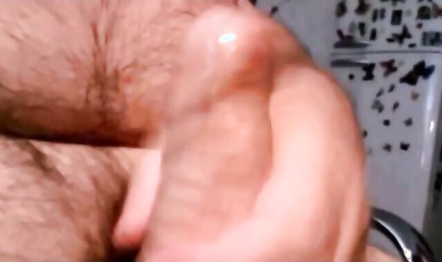 Mature Argentinian Bear Wanks and Cums