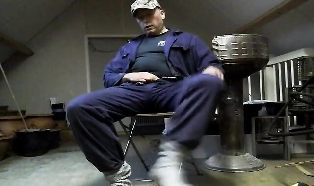 Big-Cock Farmer Daddy Jerks Off