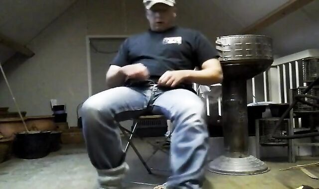 Big-Cock Farmer Daddy Jerks Off