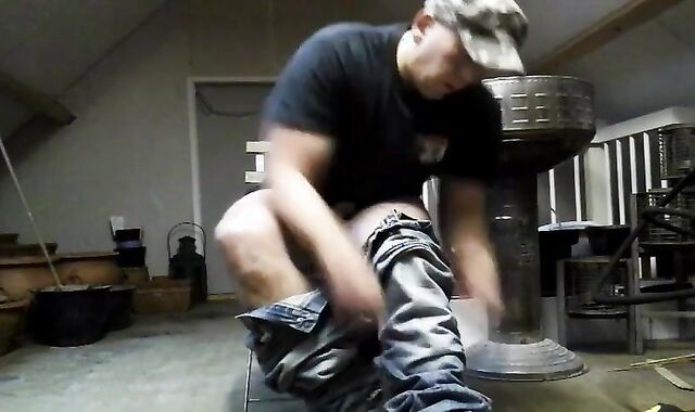 Big-Cock Farmer Daddy Jerks Off