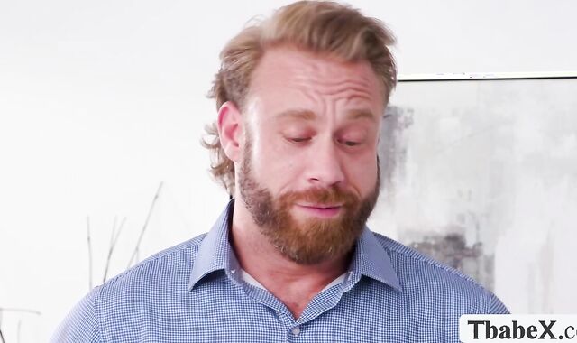 Golf instructor fucks the ass of horny TS client