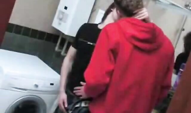 Bareback Amateur Takes on Big Cock Twink
