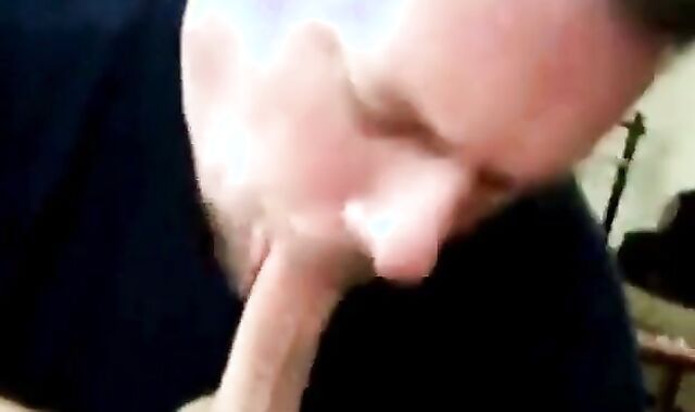 Sucking and Swallowing Amateur Man's Cock 2