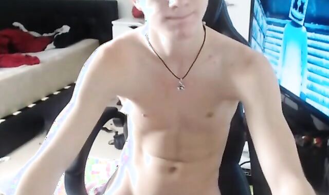 Muscular Hunk Shows Off on Webcam 3